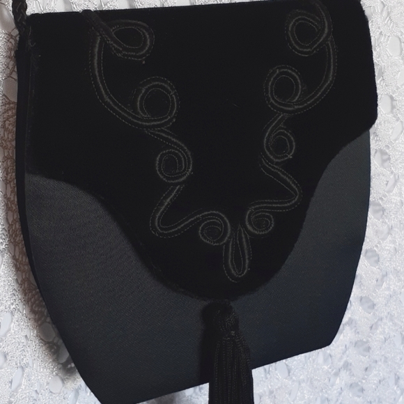 Vintage Small Black Velvet / Satin Evening Bag - Picture 6 of 8